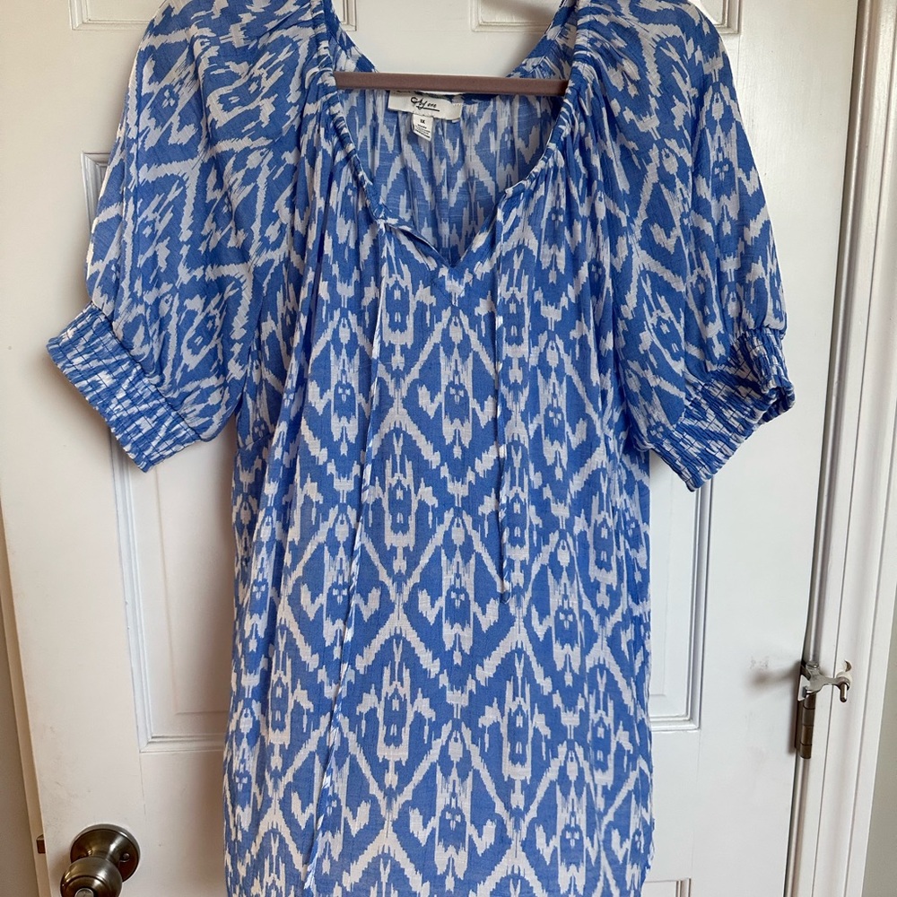 Old Navy Blue and White Ikat Tunic Top